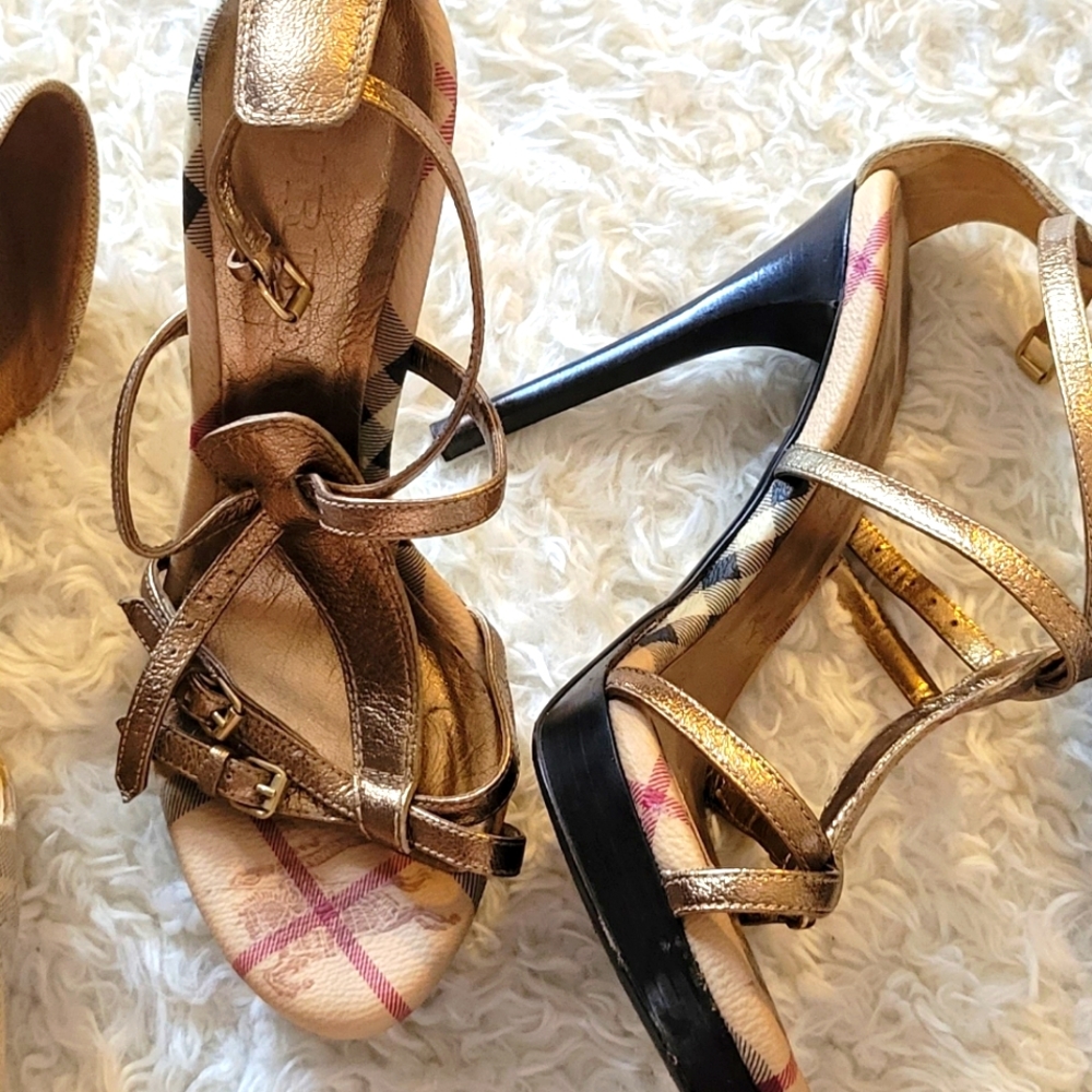 Burberry open toe strappy heels